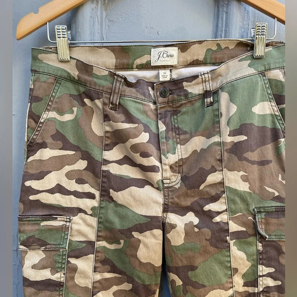 J. Crew 9" Cargo Camouflage Toothpick Pants, size 31 - Picture 4 of 9
